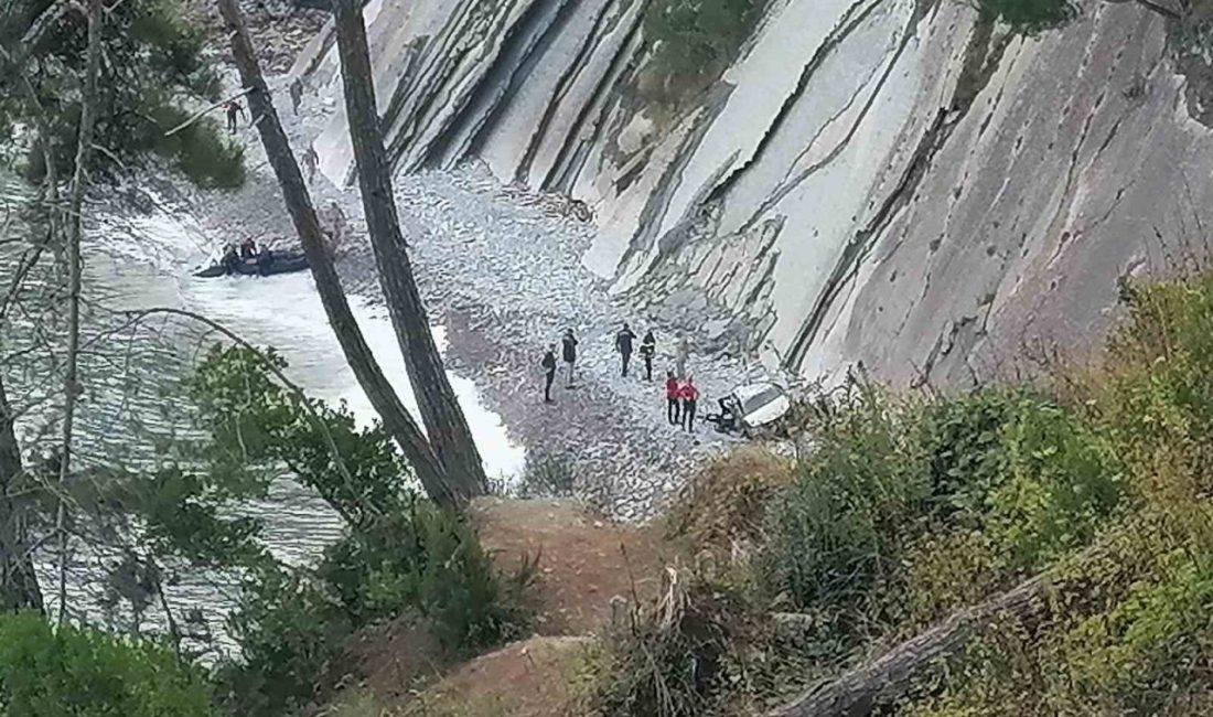 Kayıp imamın cesedi uçurumdan yuvarlanmış aracında bulundu Kastamonu’nun İnebolu ilçesinde iki gündür kayıp olarak aranan imamın cansız