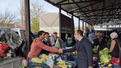 Bilecik’in Yenipazar ilçesinde Kaymakam Mehmet Salih Uçar, kurulan pazarı ziyaret