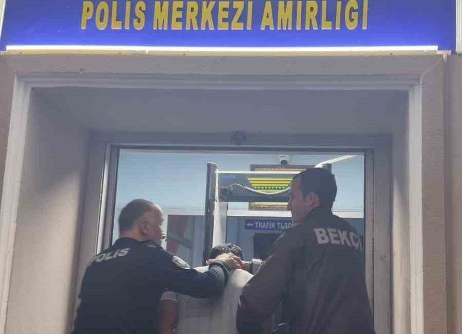 Sakarya’nın Hendek ilçesinde jandarma ekipleri tarafından gerçekleştirilen operasyonlarda, haklarında kesinleşmiş