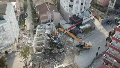 Kocaeli’nin Gebze ilçesinde 4 kişiye mezar olan 7 katlı binanın