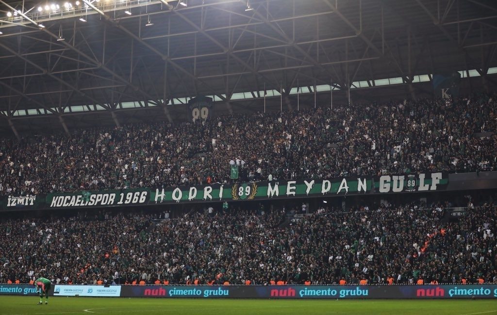 Kocaeli’de desibel rekoru kırılamadı Süper Lig’de Kocaelispor’un ev sahipliği yaptığı ve lider Galatasaray’ı 1-0