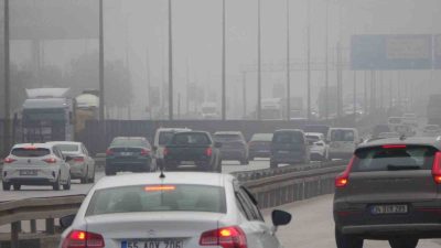 Kocaeli’de erken saatlerden itibaren etkili olan yoğun sis, hem kent