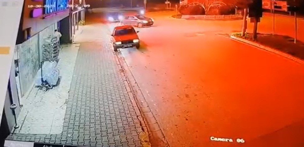 Kocaeli’de feci kaza: Motosiklet sürücüsü ağır yaralandı Kocaeli’nin Kartepe ilçesinde meydana gelen kazada, otomobille çarpışan motosiklet sürücüsü