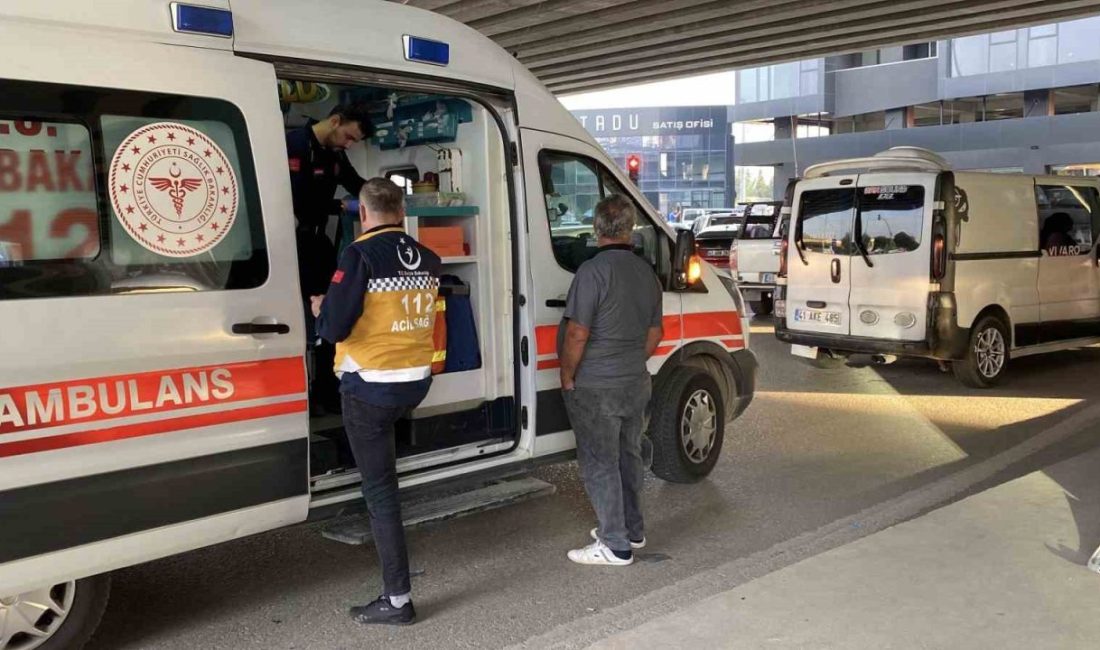 Kocaeli’nin İzmit ilçesinde iki aracın çarpışması sonucu meydana gelen trafik