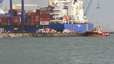 Kocaeli’nin Körfez ilçesinde alabora olan kayıktaki 2 kişiden 1’i kurtarıldı,