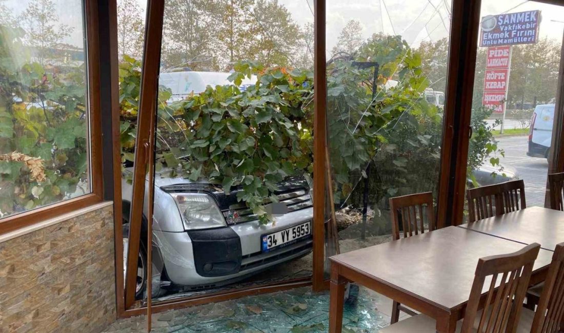 Kocaeli’de kontrolden çıkan otomobil dehşet saçtı: 1 ölü, 3 yaralı Kocaeli’nin İzmit ilçesinde kontrolden çıkan otomobil, park halindeki iki araca