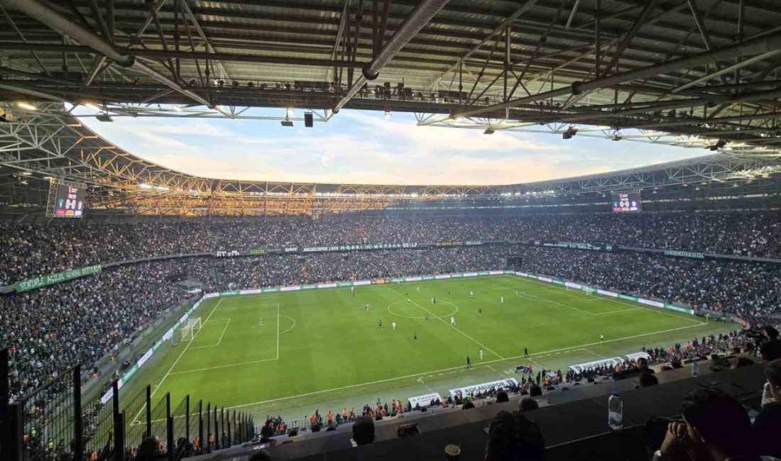 Kocaelispor – Galatasaray maçında seyirci rekoru kırıldı Trendyol Süper Lig’in 12. haftasında Kocaelispor’un, Galatasaray’ı konuk ettiği karşılaşmayı