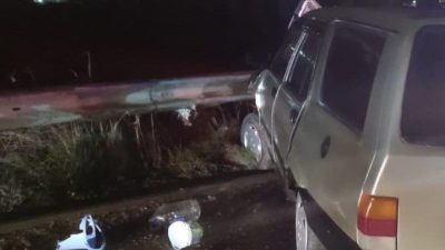 Bilecik’te seyir halinde kontrolden çıkan otomobilin yolun orta refüjüne çarpması