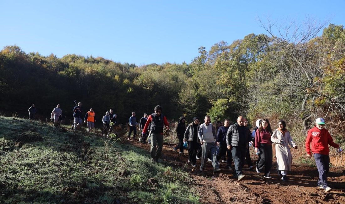 Körfez’de öğrenciler doğa yürüyüşünde buluştu Körfez Belediyesi tarafından düzenlenen doğa yürüyüşü etkinliğinde öğrenciler ve ilçe