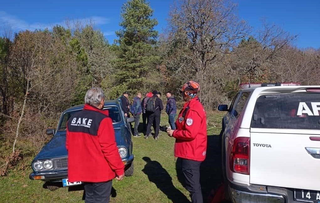 Mantar toplamaya giden yaşlı adamdan haber alınamıyor Bolu’da “Mantar toplamaya gidiyorum” diyerek evden ayrılan 88 yaşındaki yaşlı