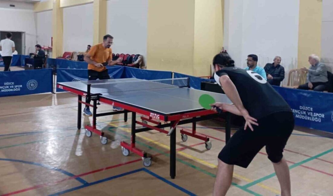 Masa tenisinde şampiyonlar belli oldu DÜZCE(İHA) – Düzce’de düzenlenen masa tanesi turnuvasında kızlarda Büşra Çiçek,