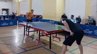 DÜZCE(İHA) – Düzce’de düzenlenen masa tanesi turnuvasında kızlarda Büşra Çiçek,