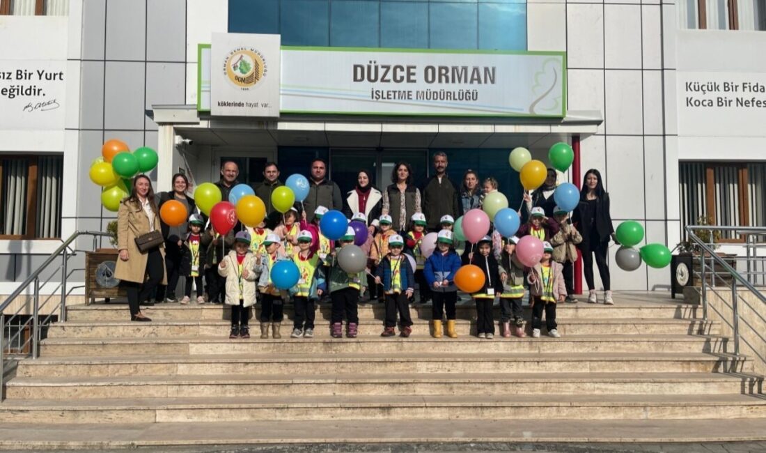 DÜZCE(İHA) – Düzce’nin minik öğrencileri Orman İşletme Müdürlüğü gezerek ağaç