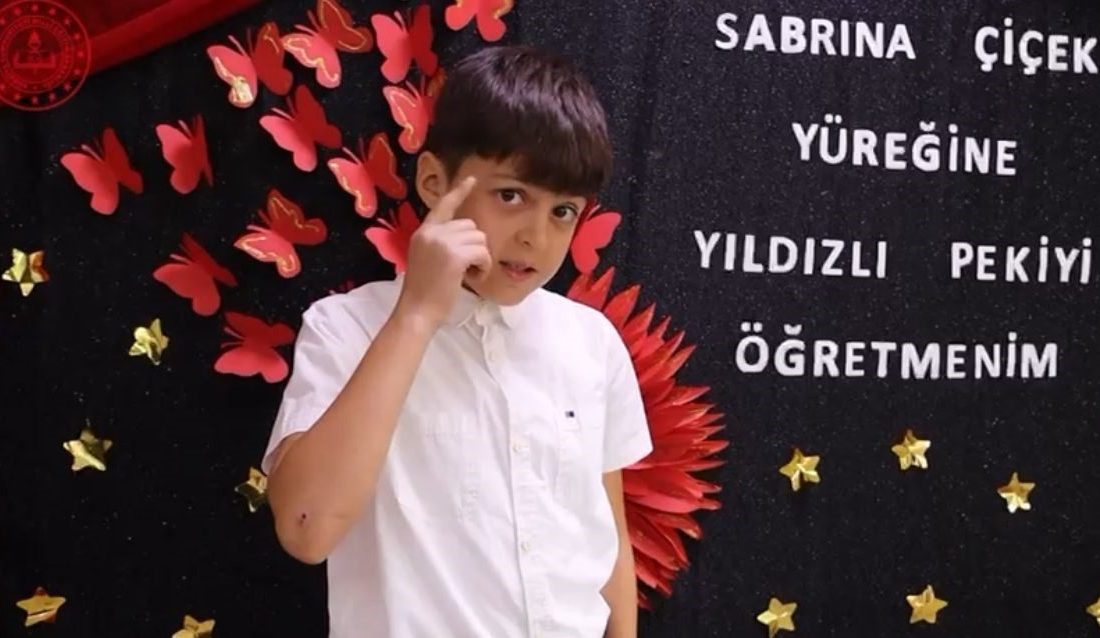 Bolu’da ilkokul öğrencileri, 24 Kasım Öğretmenler Günü kapsamında hazırladıkları özel