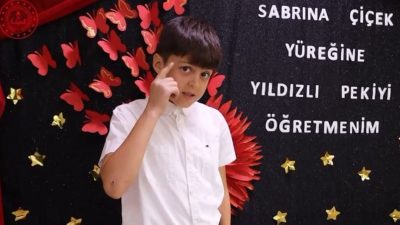 Bolu’da ilkokul öğrencileri, 24 Kasım Öğretmenler Günü kapsamında hazırladıkları özel