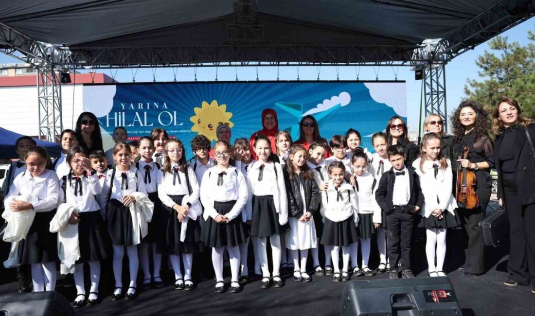 Miniklerin keman gösterisi Bolu’da ilkokul öğrencilerinin oluşturduğu “Arkadaşım Keman” grubu, Türk Kızılay Genel