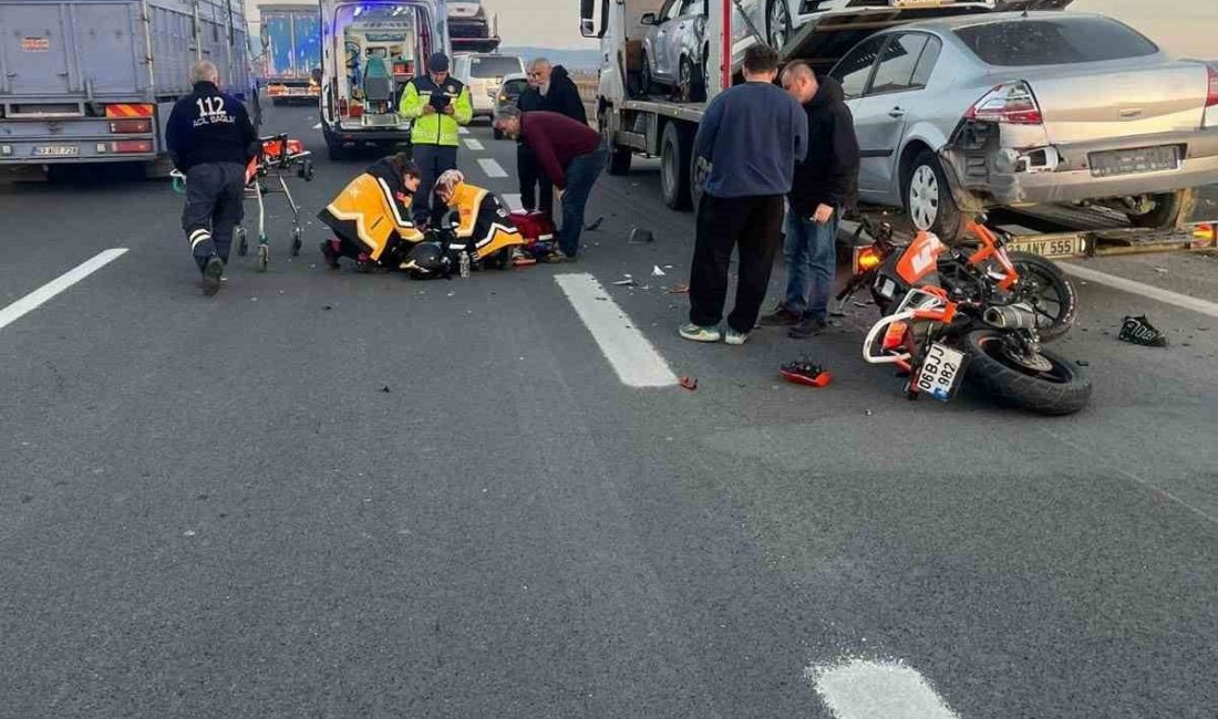 Motosiklet emniyet şeridinde duran tıra çarptı: 1 yaralı TEM Otoyolu Bolu geçişinde emniyet şeridinde duran tıra arkadan çarpan