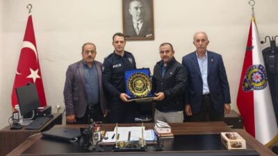 Bilecik’te görev yapan muhtarlar Yenipazar İlçe Emniyet Amiri Tamer Kurtul’u