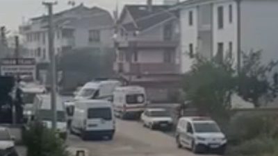 Düzce’de ocakta unutulan çaydanlığın yandığı olayda 2 kişi dumandan etkilenerek