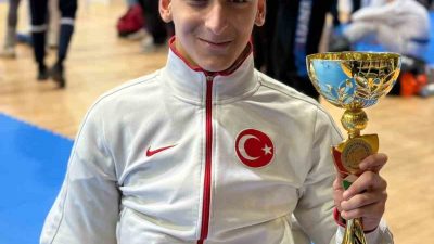 DÜZCE(İHA) – Macaristan’da düzenlenen büyük erkekler ParaKarate şampiyonasında zorlu rakiplerini