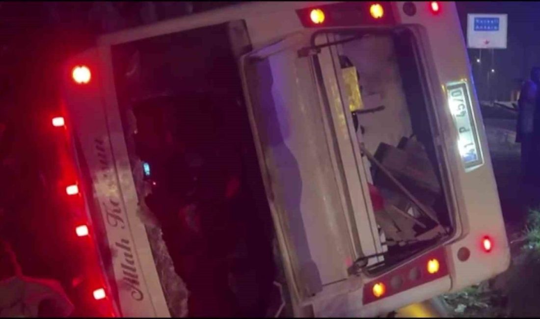 Otomobil ile çarpışan işçi servisi devrildi: 8 yaralı Kocaeli’nin Gebze ilçesinde işçileri taşıyan midibüs otomobil ile çarpışması sonucu