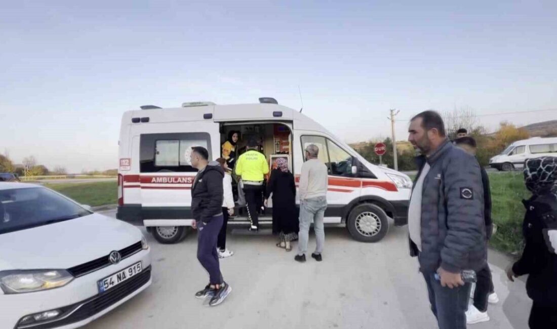 Sakarya’nın Kaynarca ilçesinde otomobil ile motosikletin çarpışması neticesinde meydana gelen