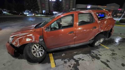 Bilecik’in Bozüyük ilçesinde meydana gelen trafik kazasında otomobilin yoldan çıkarak