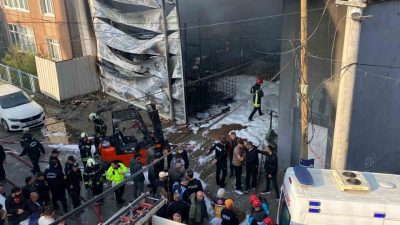 Kocaeli’nin Dilovası ilçesinde parfüm dolum tesisinde çıkan yangın söndürülürken, içerde