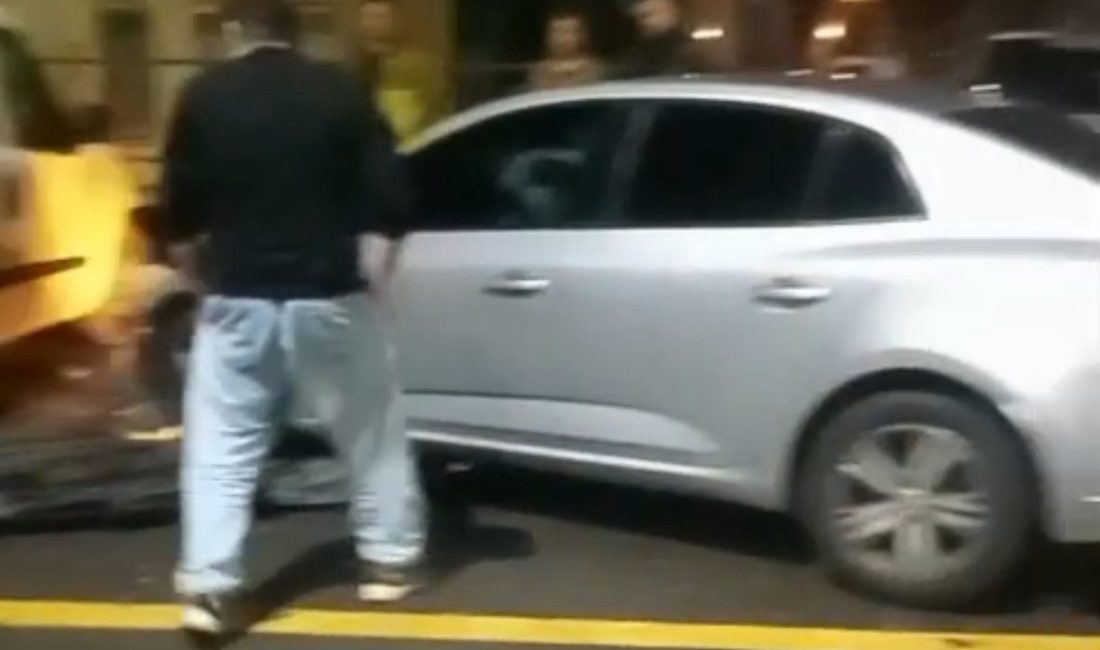 Bolu’nun Kültür Mahallesi’nde kontrolden çıkan bir otomobil, park halindeki 2