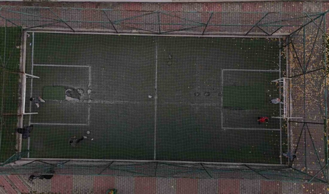 Bolu’nun Borazanlar Mahallesi’nde geçtiğimiz aylarda onarım yapılan halı saha, kısa