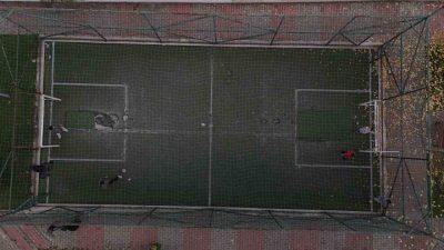 Bolu’nun Borazanlar Mahallesi’nde geçtiğimiz aylarda onarım yapılan halı saha, kısa