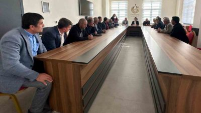 Bilecik’in Pazaryeri ilçesinde, Kaymakam Muhammet Mustafa Kara köy muhtarlarıyla bir