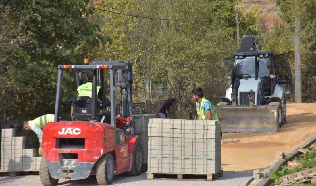 Pelitözü’nde cadde ve sokaklar kilit parke çalışmalarıyla güzelleşiyor Bilecik Belediyesi tarafından Pelitözü Mahallesinde gerçekleştirilen kilit parke taşı çalışmasıyla