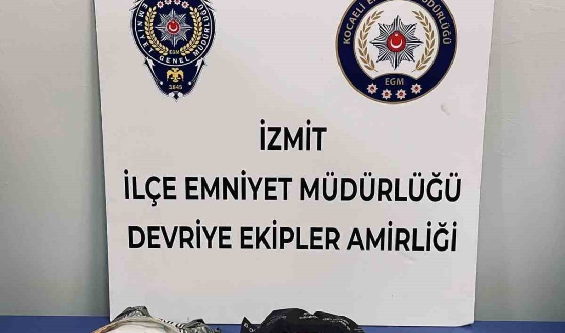 Polisin şüphe üzerine durdurduğu şahısların üzerinden uyuşturucu çıktı Kocaeli’de polis ekiplerinin şüphe üzerine durdurduğu 4 kişinin üzerinde 135.4