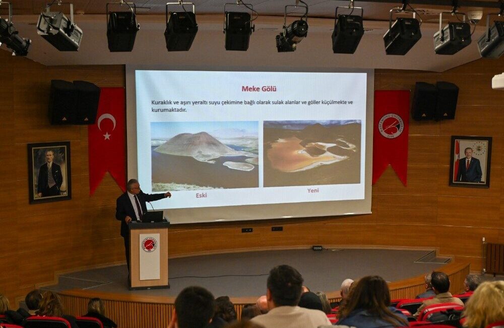 Kastamonu Üniversitesi’nin düzenlediği programa katılan Prof. Dr. Mehmet Emin Aydın,