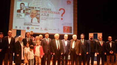 Sakarya Üniversitesinde düzenlenen “Neden Son Sığınak Aile?” başlıklı konferansta konuşan