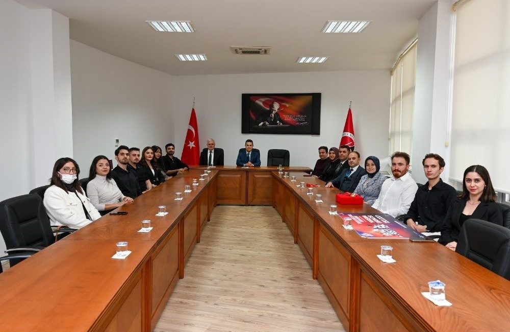 Rektör Topal, Teknofest 2025 ve Türkiye 2053 yarışmalarında dereceye giren öğrencileri tebrik etti Teknofest 2025 ve Türkiye 2053 Ar-Ge yarışmalarında dereceye giren öğrencilerle