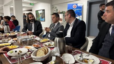 Türkçe Öğretimi Uygulama ve Araştırma Merkezi öğrencileriyle kahvaltı bir araya