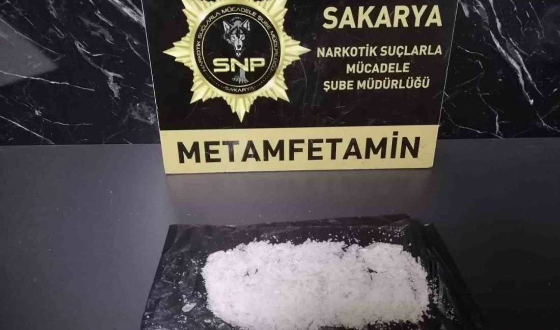 Sakarya’da 3 ilçede uyuşturucu operasyonu: 11 gözaltı Sakarya’da polis ekiplerince Arifiye, Sapanca ve Serdivan ilçelerinde gerçekleştirilen uyuşturucu