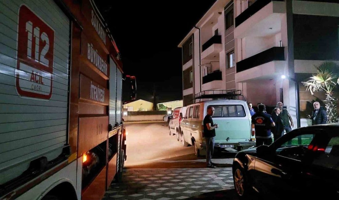 Sakarya’da 4 yaşındaki çocuk evde kilitli kaldı, itfaiye balkondan girdi Sakarya’nın Akyazı ilçesinde dün gece saatlerinde ailesi markete giden 4
