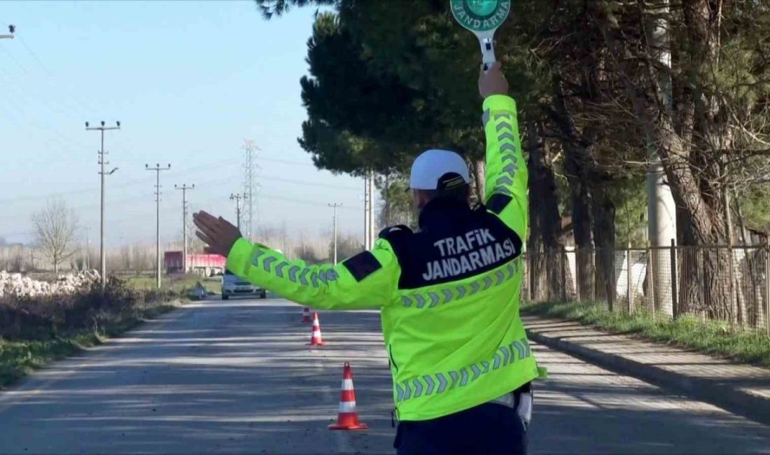 Sakarya’da jandarma ekiplerince çevreyi rahatsız eden abartı egzozlu araçlara yönelik