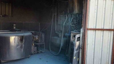 Sakarya’nın Kaynarca ilçesinde ahırda bulunan süt sağım ünitesinde yangın çıktı.