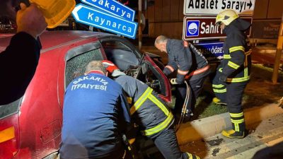 Sakarya’nın Karasu ilçesinde iki otomobilin çarpışması neticesinde meydana gelen trafik