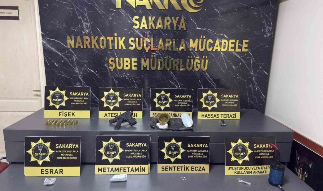 Sakarya’da uyuşturucu operasyonu: 3 gözaltı Sakarya’nın Adapazarı ilçesinde polis ekiplerince gerçekleştirilen uyuşturucu operasyonunda 3 şüpheli