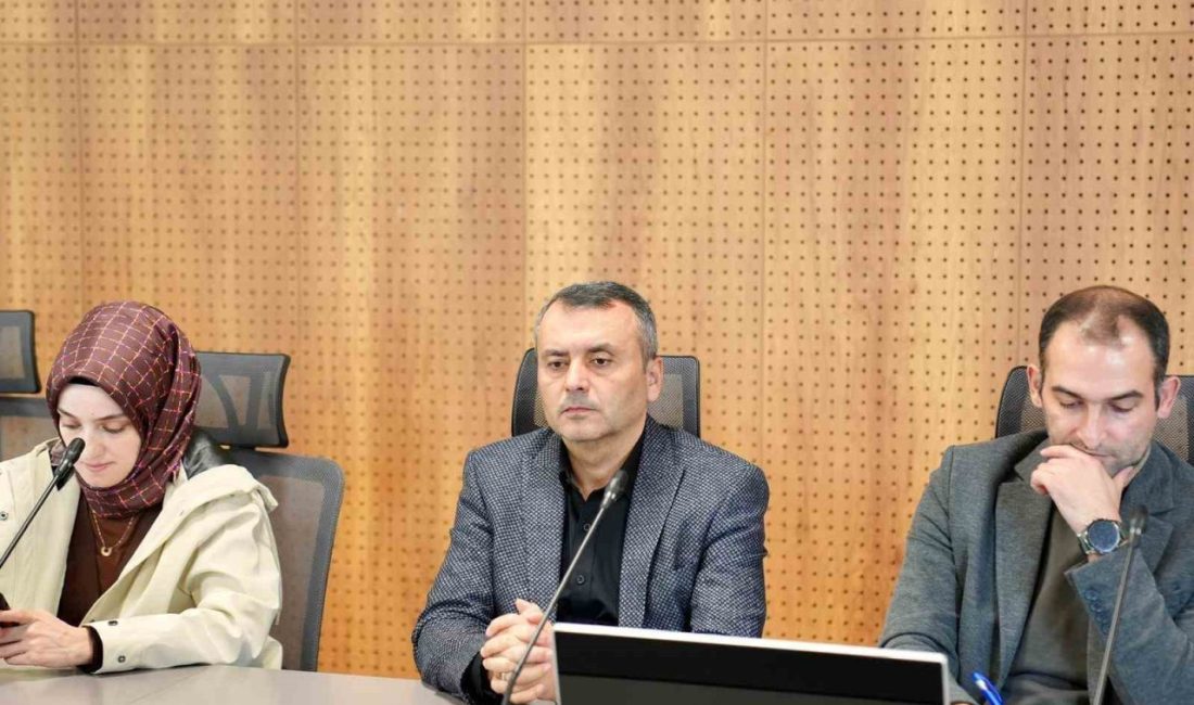 SAÜ’de yeni eğitim modeli tartışıldı Sakarya Üniversitesinde yeni teknolojik gelişmeler ve değişimler doğrultusunda eğitim-öğretim süreçlerinin