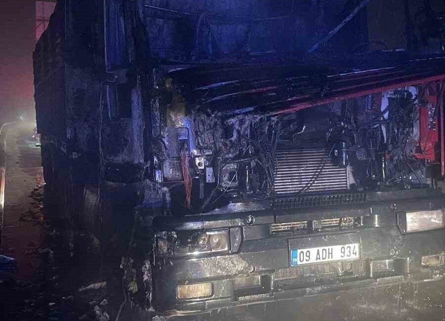 Bilecik’te seyir halinde bir anda alev alan tır kül oldu