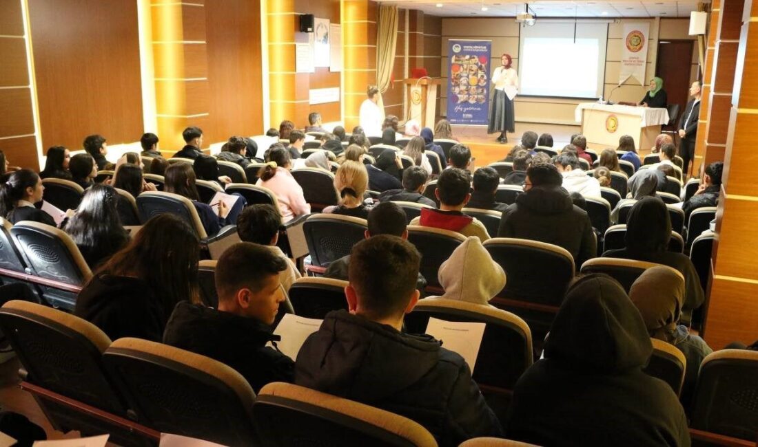 Sakarya Büyükşehir Belediyesi tarafından lise öğrencilerine yönelik düzenlenen seminerde, ‘Teknolojiyi