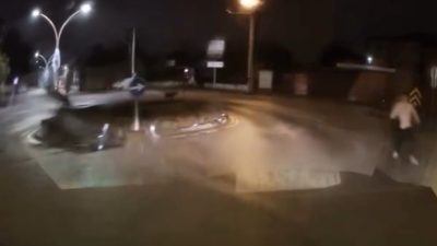 Bolu’da bir sürücü köpeklerin kovaladığı genci, korna sesleriyle kurtardı. O