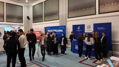 SUBÜ, Sakarya’da düzenlenen Üniversite Tanıtım Fuarı’nda aday öğrencilerle bir araya