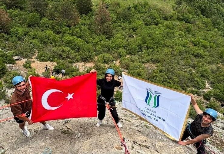 SUBÜ’nün 8 öğrenci topluluğuna ÜNİDES desteği SUBÜ öğrenci topluluklarının hazırladığı 8 proje, Gençlik ve Spor Bakanlığı